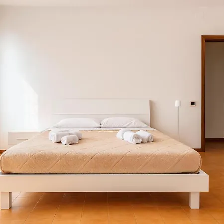 -10 Minutes From The Station- - 5 Beds- Apartamento *