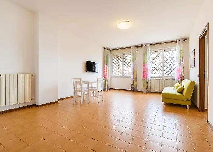 -10 Minutes From The Station- - 5 Beds- *